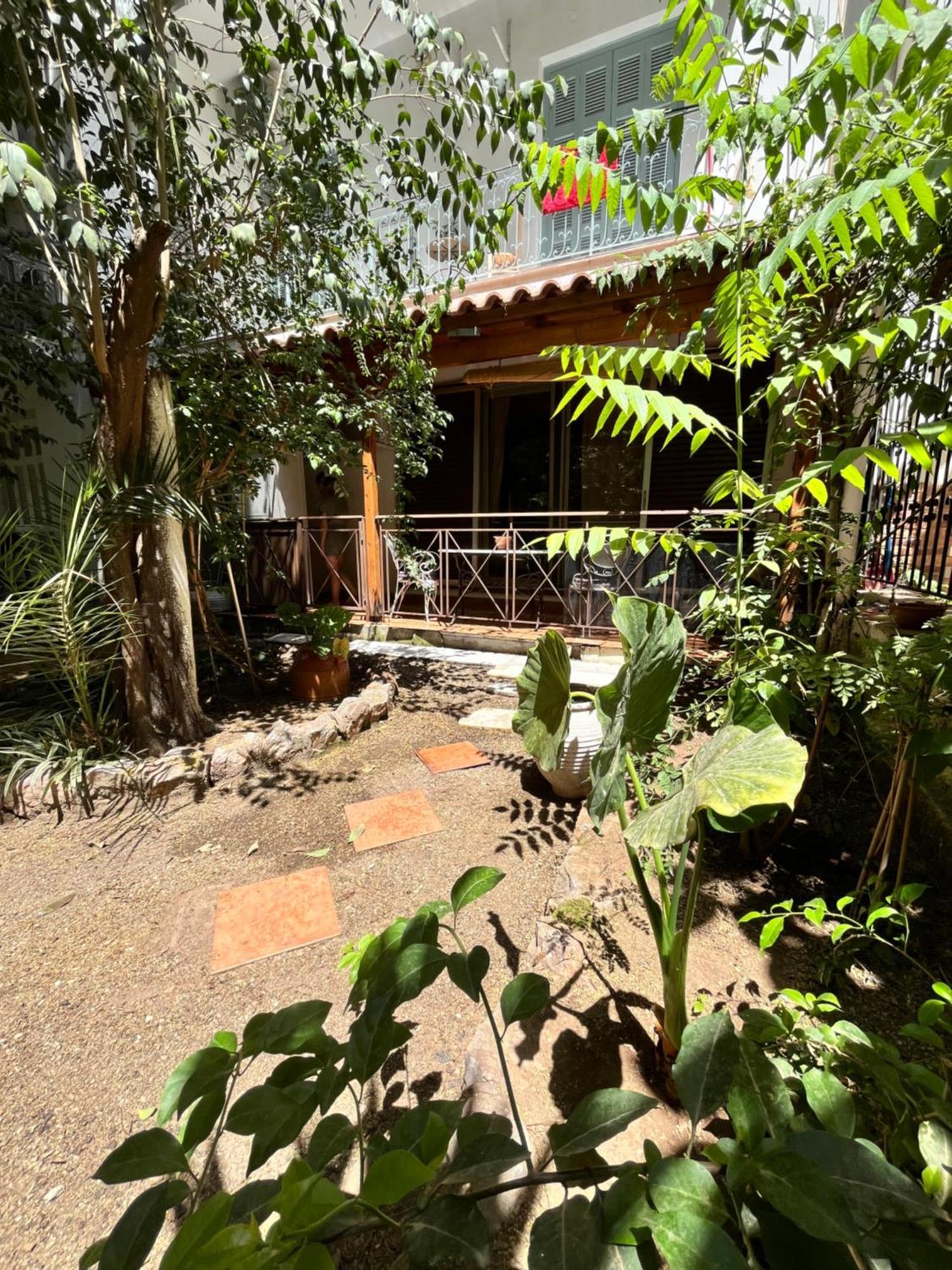Quiet Apartment With Garden View In Kolonaki Athen Eksteriør bilde