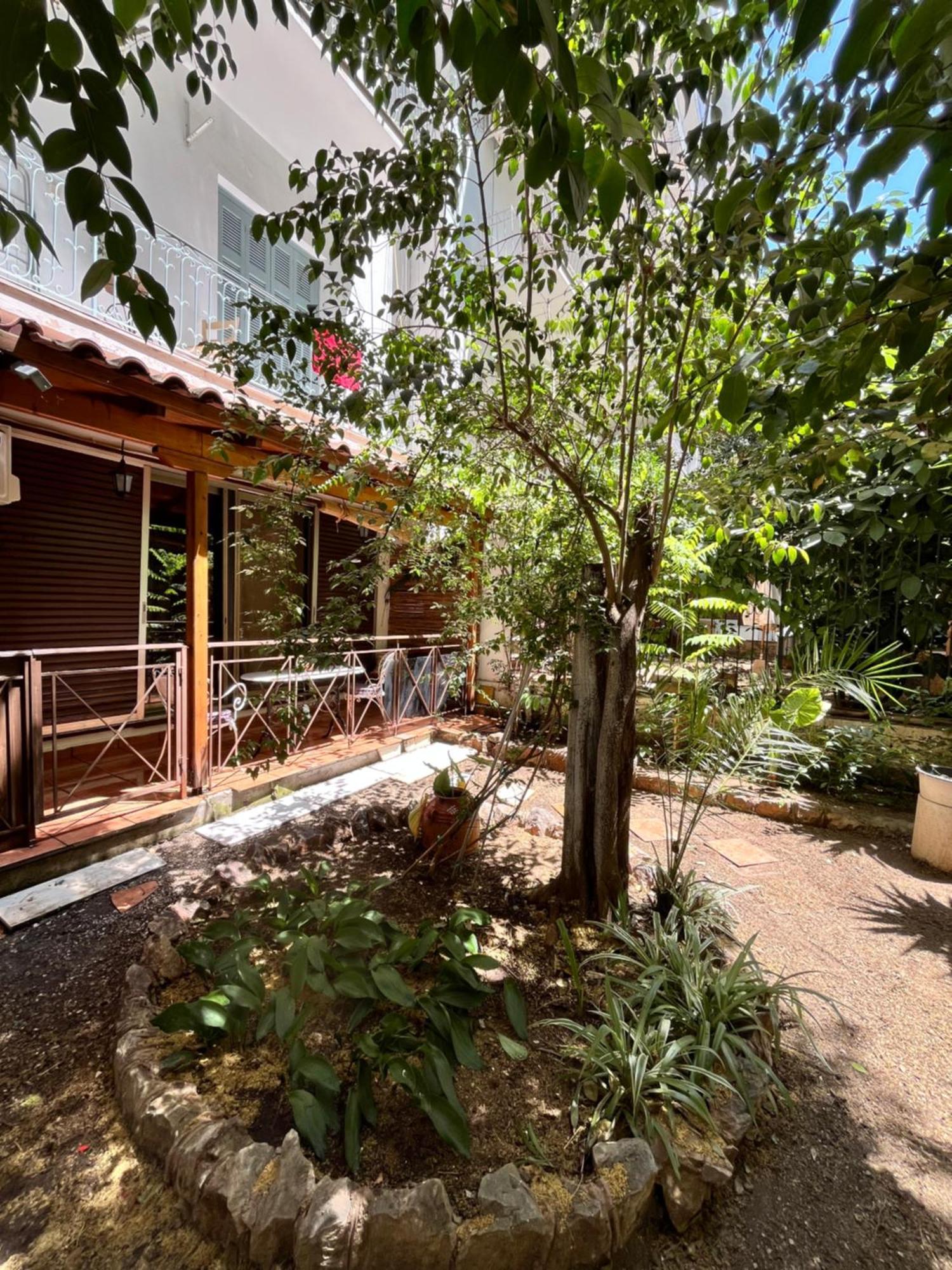 Quiet Apartment With Garden View In Kolonaki Athen Eksteriør bilde