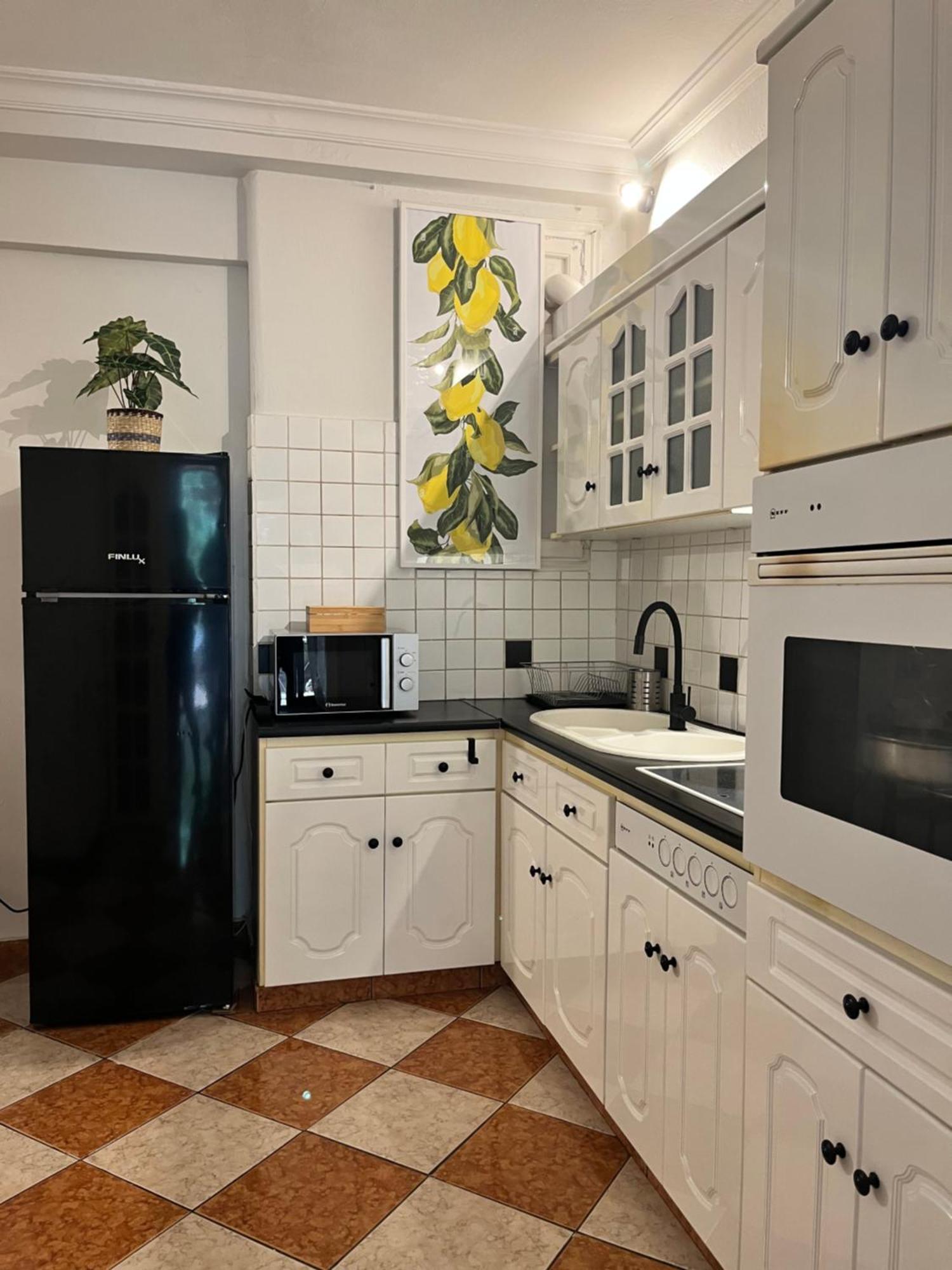 Quiet Apartment With Garden View In Kolonaki Athen Eksteriør bilde